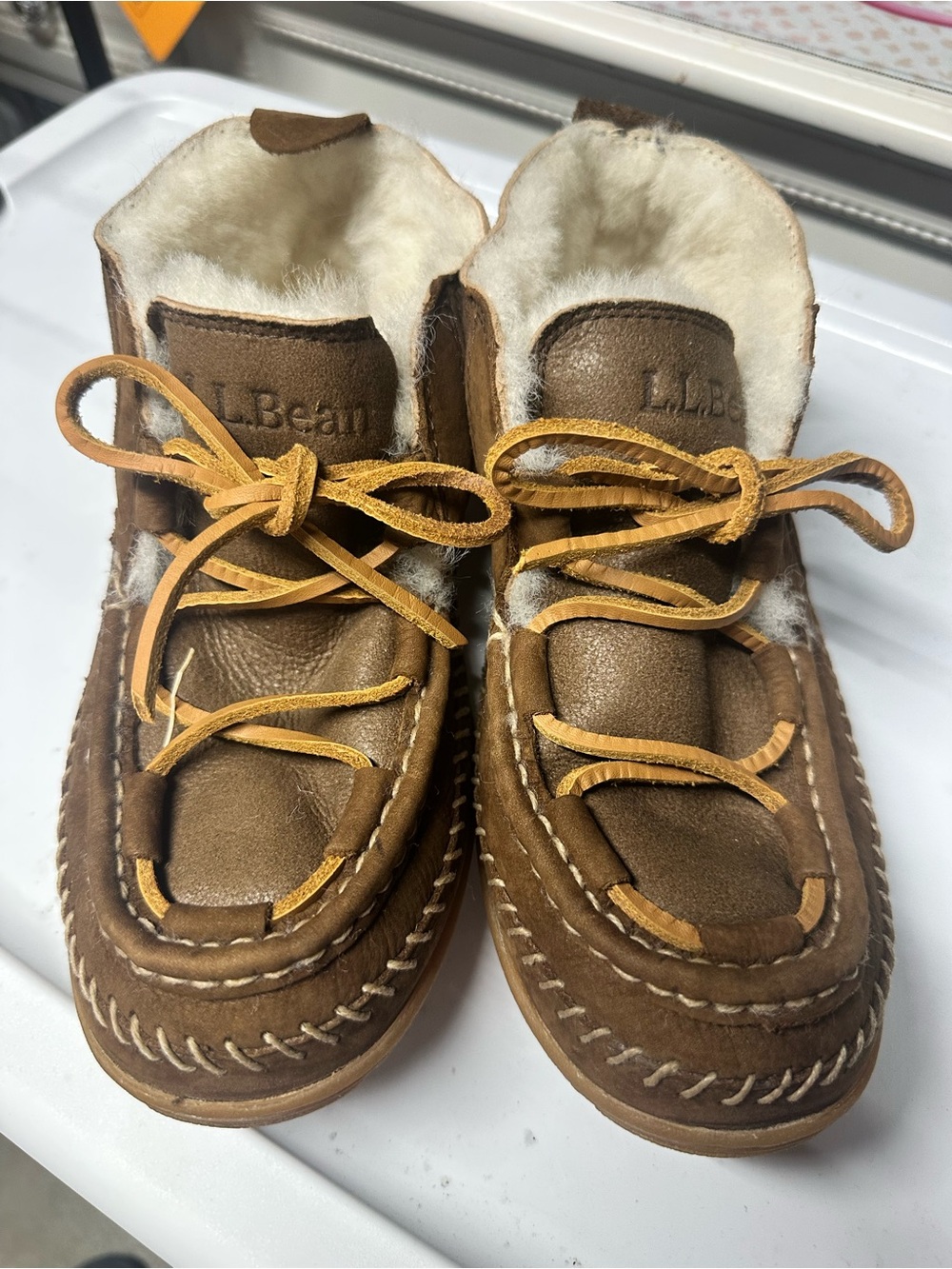L.L.Bean Wicked Good Shearling Moccasin Slippers Women’s 8 Brown Leather